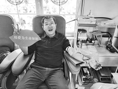 <br>          范经武专程来万达献血屋献血。<br><br>        