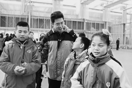 <br>          乔高翔在参与冬令营活动中体会到青少年工作的重要性 图片由受访者提供<br><br>        