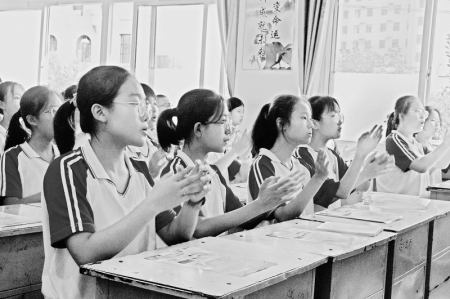 <br>          忻州十一中的初三学生上“人普一堂课”<br><br>        