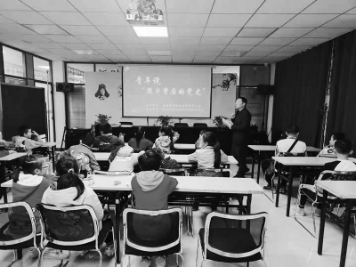 <br>          学生们聆听党史知识 图片由太原市南寨街道兴安社区提供<br><br>        
