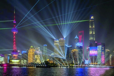 <br>          上海外滩拍摄的陆家嘴光影秀（2021年1月2日摄）。<br><br>        