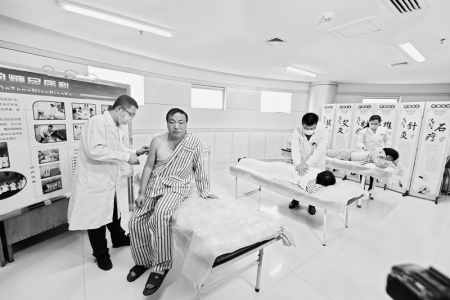 <br>          小小毫针实力“圈粉”图片由长治市中医医院提供<br><br>        