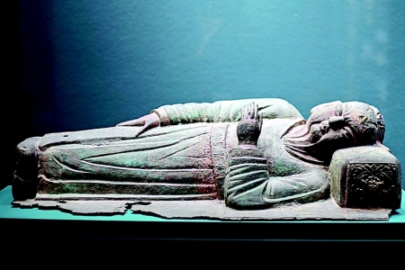 <br>          关公铜卧像距今700多年 图片由山西博物院提供<br><br>        