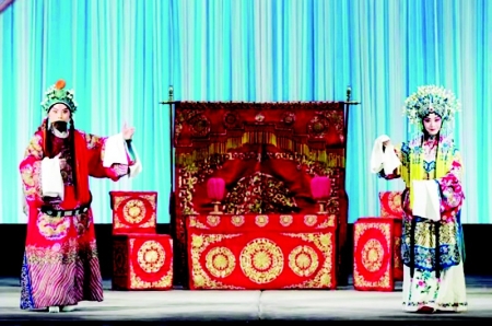 <br>          观众近距离感受京剧的魅力 图片由山西大剧院提供<br><br>        