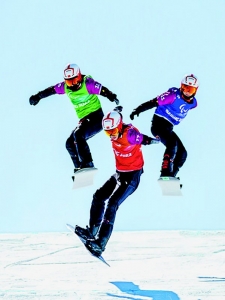 <br>             3月7日，运动员在北京冬残奥会残奥单板滑雪男子障碍追逐UL级比赛中。<br><br>        