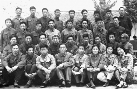 <br>          1974年,陈吉锁和阳城全县的团委书记合影。<br><br>        