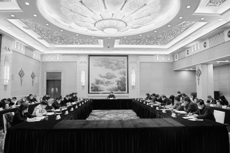 <br>              4月2日，省委平安山西建设领导小组预防青少年违法犯罪专项组第三次工作会议在太原召开。 本报记者 康乐 摄<br><br>        