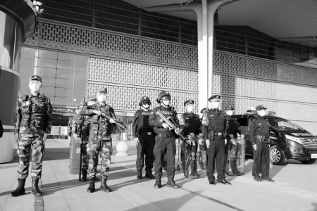 <br>          公安民警守护平安 图片由太原市公安局提供<br><br>        