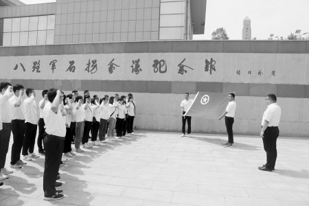<br>          参训学员重温入团誓词 图片由山西省团校提供<br><br>        