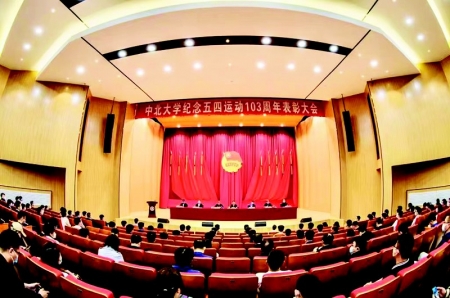               中北大学团委将服务青年与服务大局结合起来，关心青年成长，帮助青年成才。本版图片均由中北大学团委提供        
