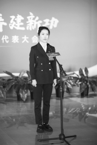               赵若竹 女，中华人民共和国体育运动荣誉奖章获得者，山西省射击射箭水上运动中心运动员。曾获2017年第十三届全国运动会十米气步枪冠军、2018年第52届世界锦标赛十米气步枪混合团体冠军、2018年第18届亚运会十米气步枪冠军。        