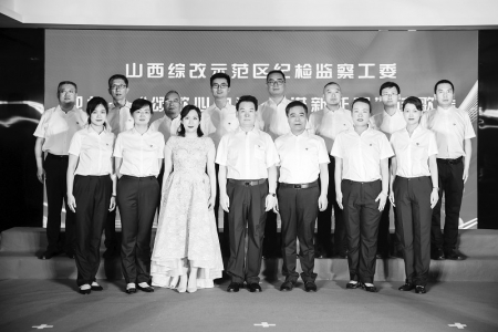           诗歌朗诵庆“七一”        
