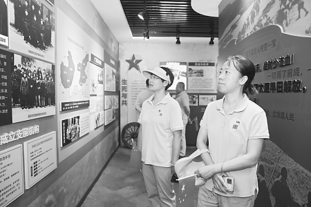           太原第二热电厂职工参观支前纪念馆 图片由太原第二热电厂提供        