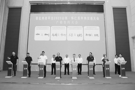           签约现场 本报记者 庞勇 摄        