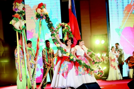           近200名国外艺术家为广大观众带来一场国际文化大餐 图片由清徐县融媒体中心提供        