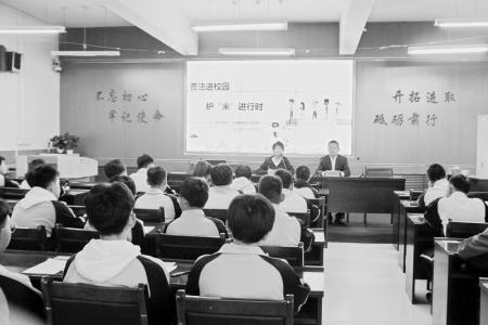           多形式开展普法教育活动 图片由团陵川县委提供        