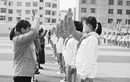           听党话、感党恩、跟党走，争做新时代好少年。        