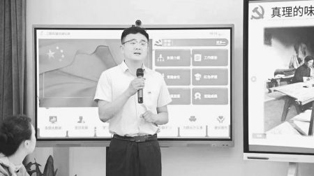           在平凡的岗位上，诠释着青春使命和担当。 图片由受访者提供        