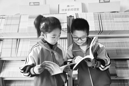           　　　　▲“为你读书”公益行动走进山西省吕梁市，图为双塔小学阅览室。        