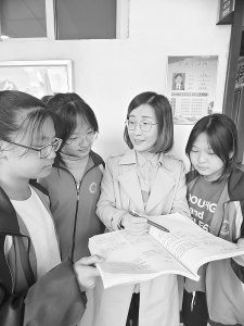           葛江丽坚守初心，助学生成长，圆学生梦想。        