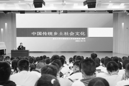           零距离体验复旦大学的通识教育和学术氛围 图片由山西大学附属中学提供        