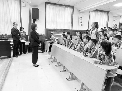           为学生答疑解惑        