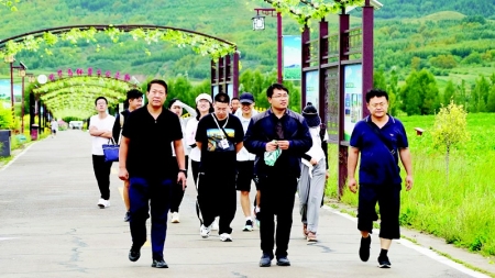           实践中，“薯”光团队成员努力把所学所得转化为生产力，助力乡村振兴。 本版图片均由山西大学经济与管理学院提供        