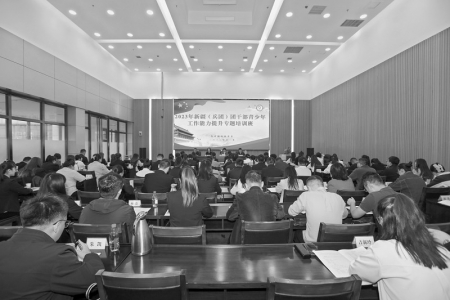               此次培训给学员们带来了视觉上的盛宴、理论知识的积淀和观念上的洗礼，拓宽了新视野、开创了新境界、构建了新格局，更激发了大家的昂扬斗志和干事激情。        