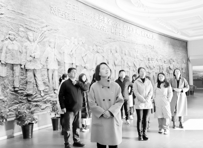           党员参观右玉精神展览馆        