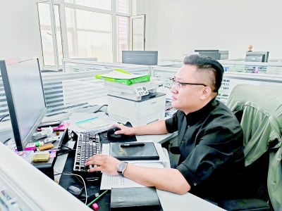          对待工作认真负责        