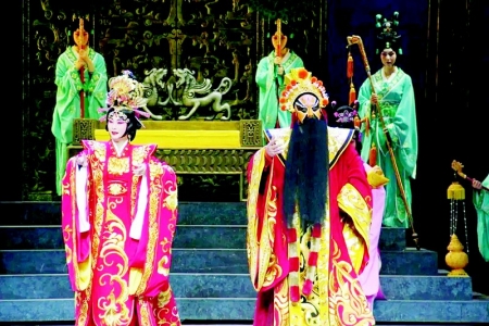          新编京剧《文明太后》剧照 图片由山西省京剧院提供        