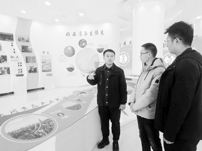           团大同市委与青年话心事、为青年化难事，搭起服务青年的“连心桥”。 本版摄影 本报记者 吕汉富        