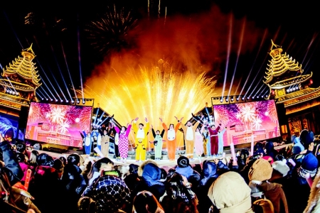           太原方特“星河跨年夜”浪漫之夜即将开启 图片由太原方特东方神画提供        
