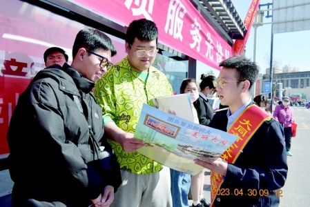           为乘客提供贴心服务 图片由受访者提供        
