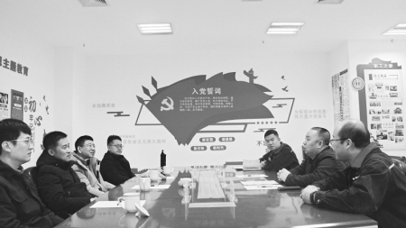           深入基层进行调研，切实解决团员青年的急难愁盼问题。        