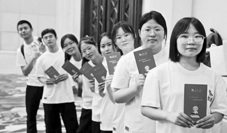           省青基会助学育人成果丰硕        