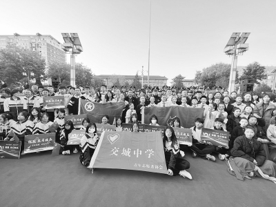           倾听青年呼声，努力为青年办实事。本版图片均由共青团交城县委提供        