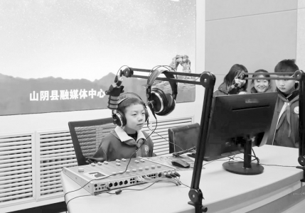          少先队员当起了小主播        