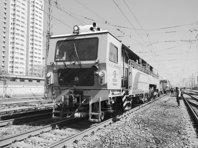 <br>          南同蒲铁路为期15天的集中修施工进行中 图片由中铁太原局集团有限公司提供<br><br>        