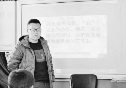           开展志愿服务，传递温暖和力量。 图片由忻州市青少年事业发展中心提供        