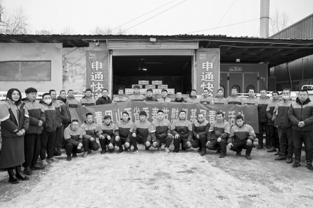           “快递从业青年服务月”活动覆盖12800余名快递从业青年 本版图片均由团省委社会联络部提供        