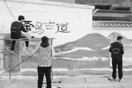           师生绘制万里茶道元素主题墙绘 图片由晋中市祁县来远镇团委提供        
