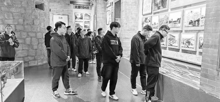           团员青年参观学习 图片由团太原市万柏林区委提供        