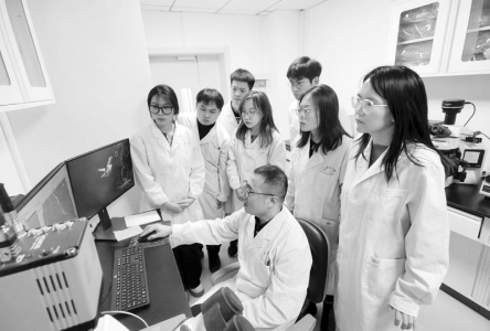           用专业为生命护航。 图片由团省委青年发展部提供        