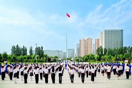           7月23日上午，“红领巾爱祖国——我心中的五星红旗”国旗传递仪式暨升旗仪式在太原卫星发射中心龙城新区举行。 本组摄影 本报记者 胡远嘉        