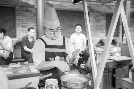           太原迎泽面食美食季给游客留下了难忘的回忆 图片由太原市迎泽区融媒体中心提供        