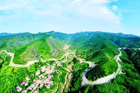           穿山越岭致富路 本版图片除署名外均为资料图片        