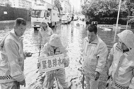           太原城管部门做好城市内涝防范处置 图片由太原市城乡管理局提供        