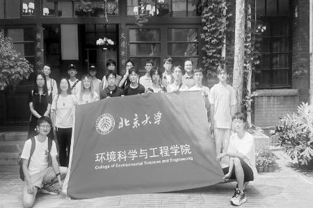           近6000名大学生在太原实现了理论与实践的深度融合 本组图片均由团太原市委提供        