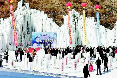           壶关太行山大峡谷八泉峡首届冰雪嘉年华开幕 图片由八泉峡景区提供        